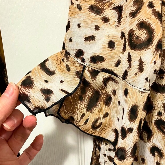 ⭐️2/$30⭐️ Two piece leopard/animal print blouse & matching textured tank, size L - Picture 6 of 8